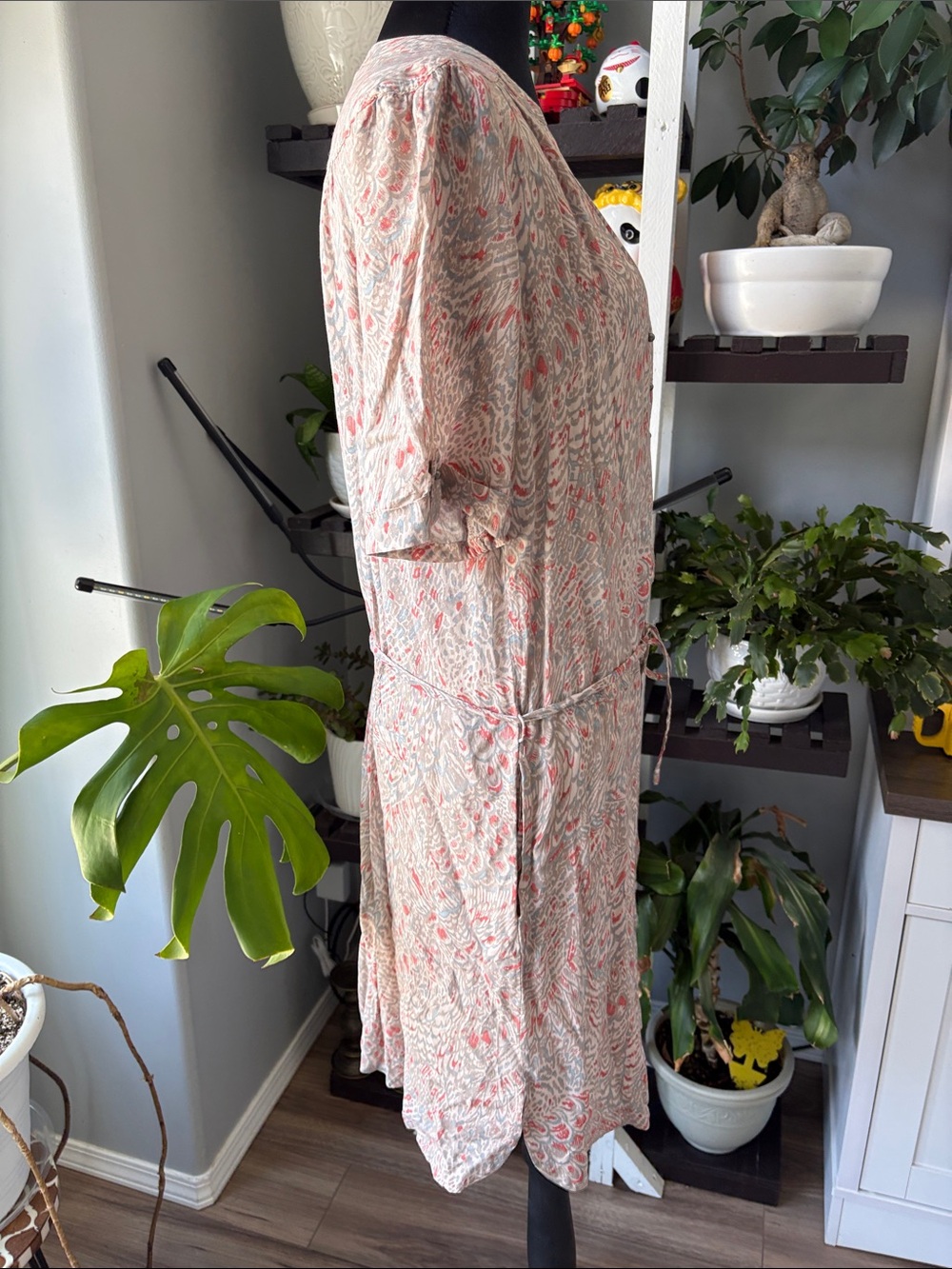 Button-Front Midi Dress with Tie Waist in Pink and Gray Print - Picture 5 of 6